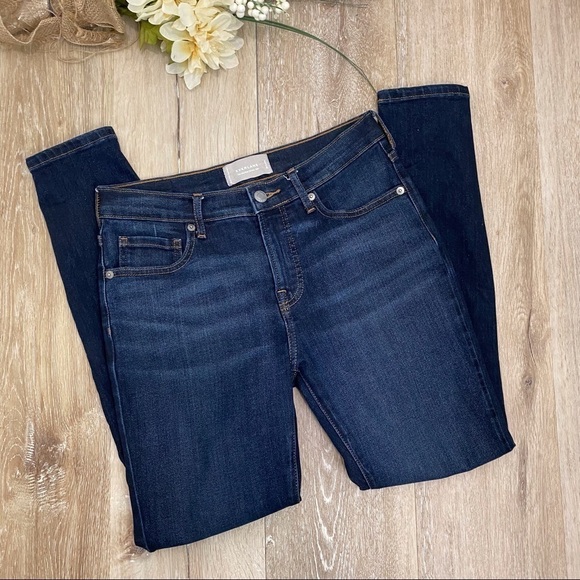 Everlane “The Mid-Rise Skinny Jean” Medium Wash - Picture 2 of 15